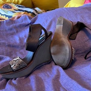 Steve Madden Snake print band wedge